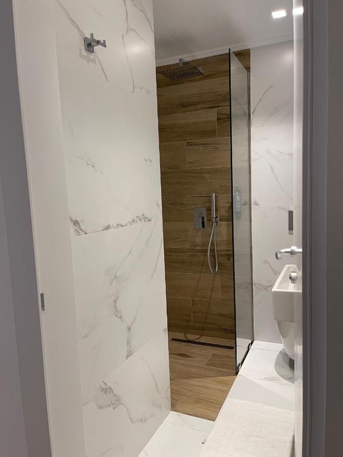 Hotel Aulona Sarandë エクステリア 写真
