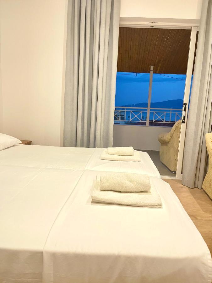 Hotel Aulona Sarandë エクステリア 写真