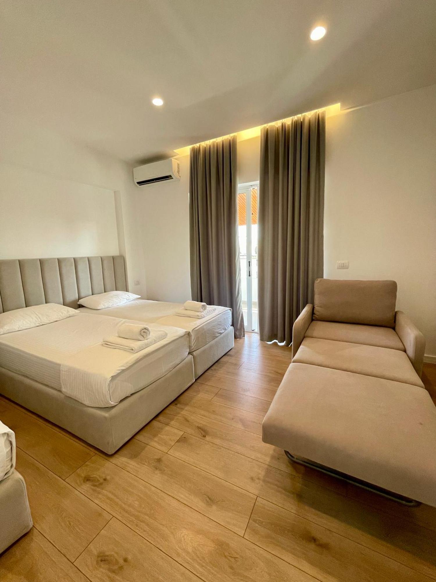Hotel Aulona Sarandë エクステリア 写真