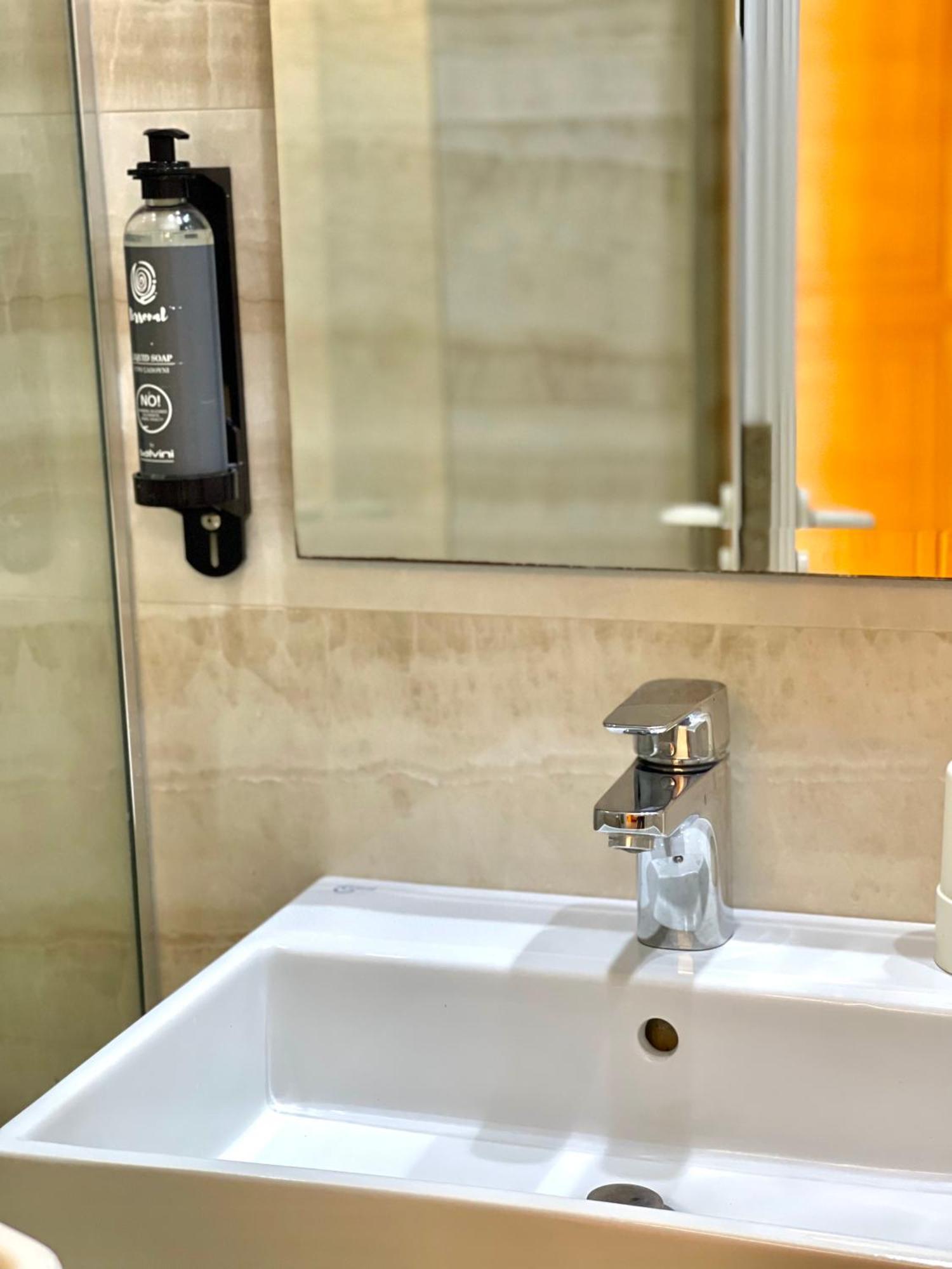 Hotel Aulona Sarandë エクステリア 写真