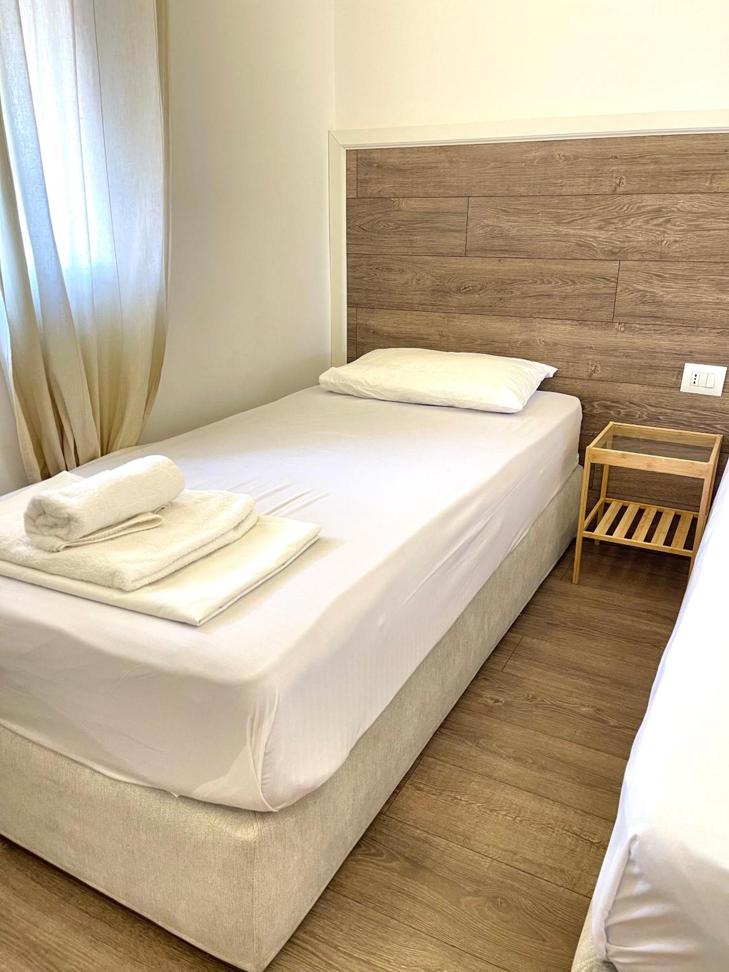 Hotel Aulona Sarandë エクステリア 写真