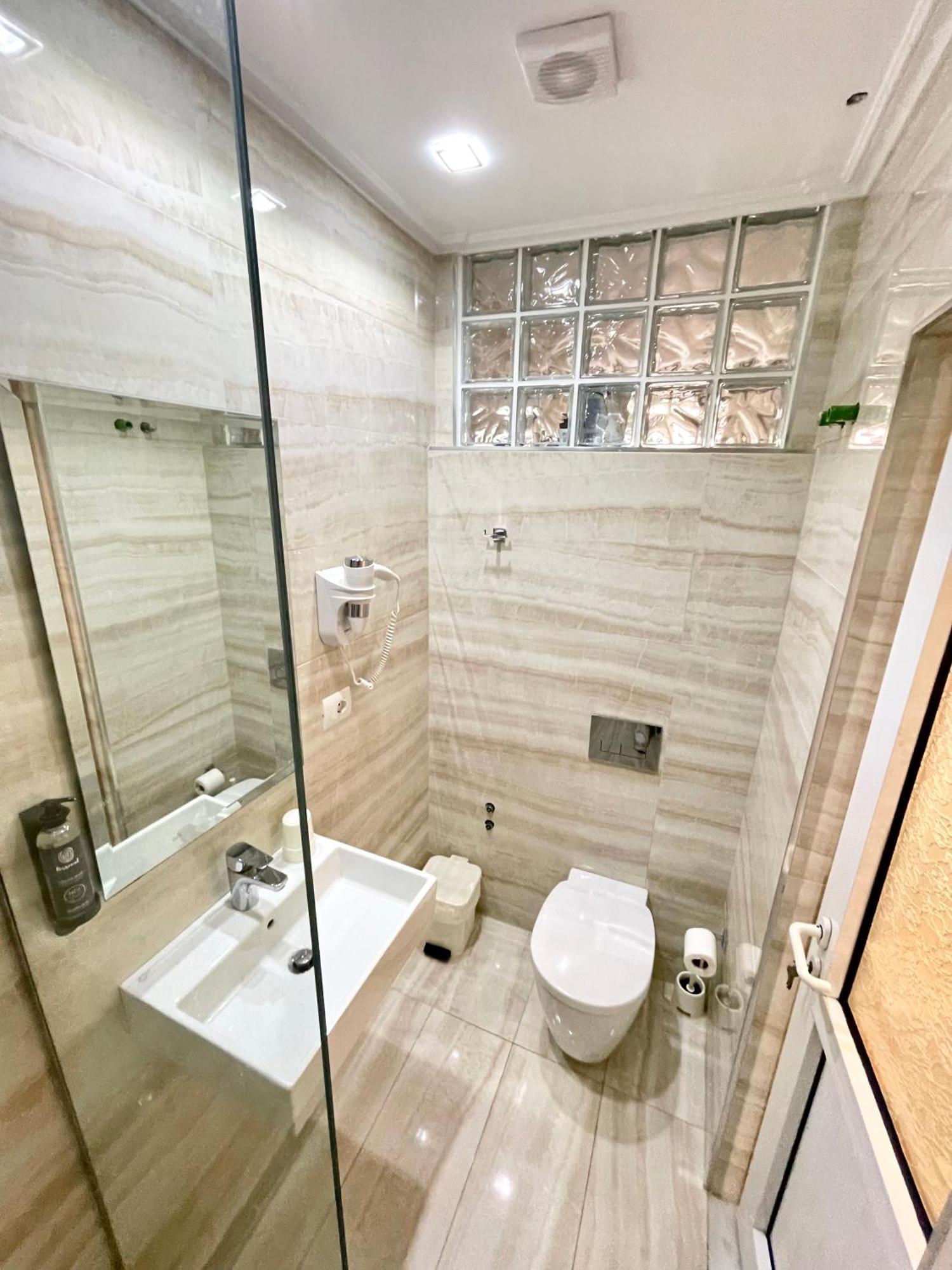Hotel Aulona Sarandë エクステリア 写真