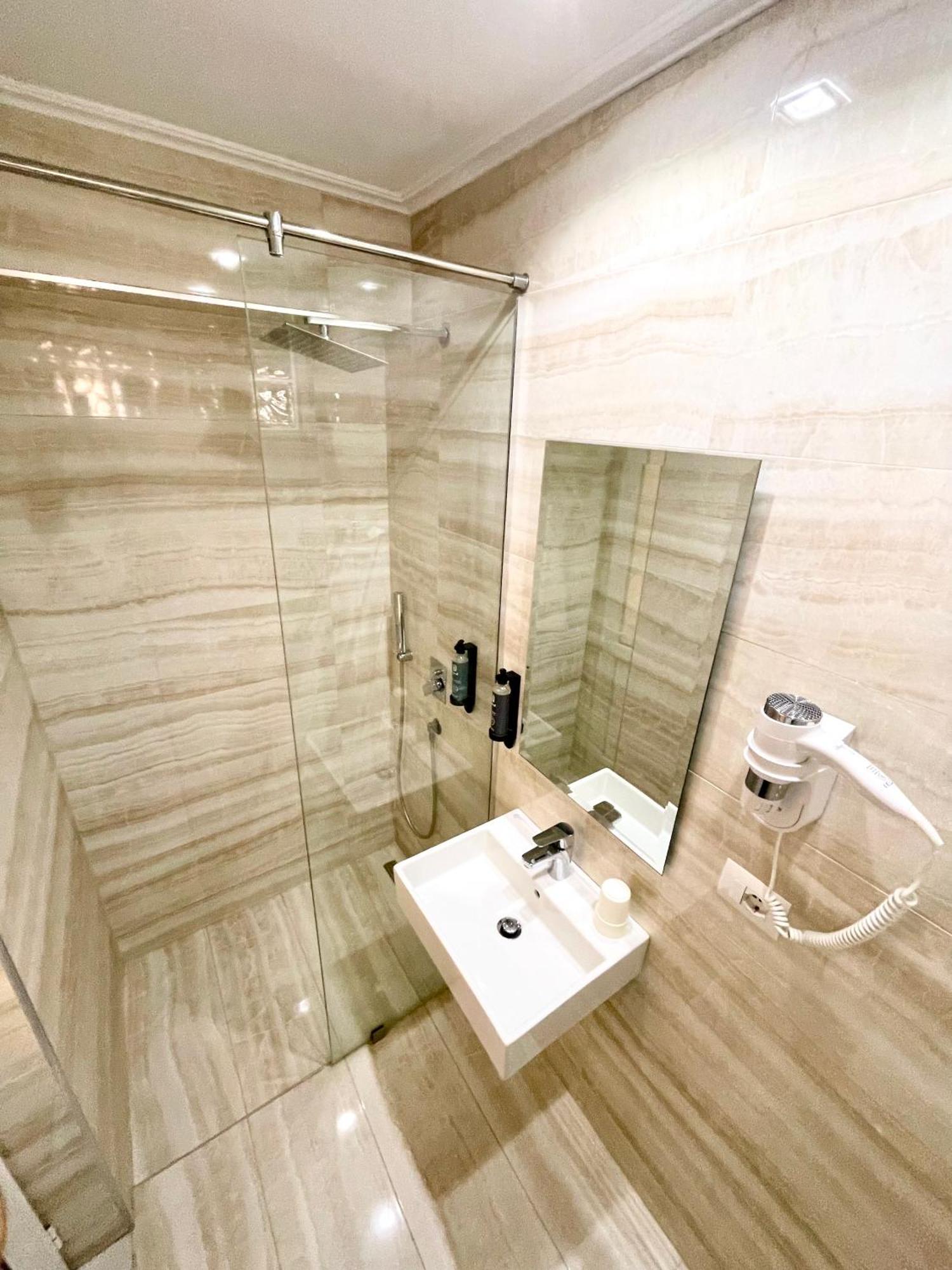 Hotel Aulona Sarandë エクステリア 写真