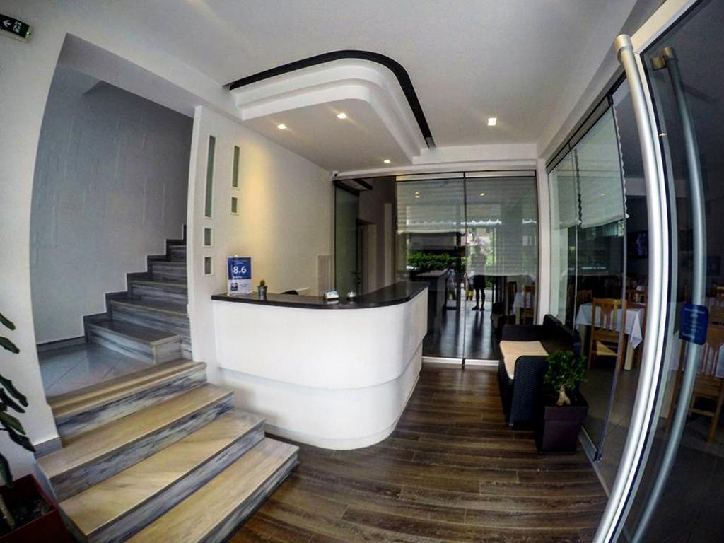 Hotel Aulona Sarandë エクステリア 写真