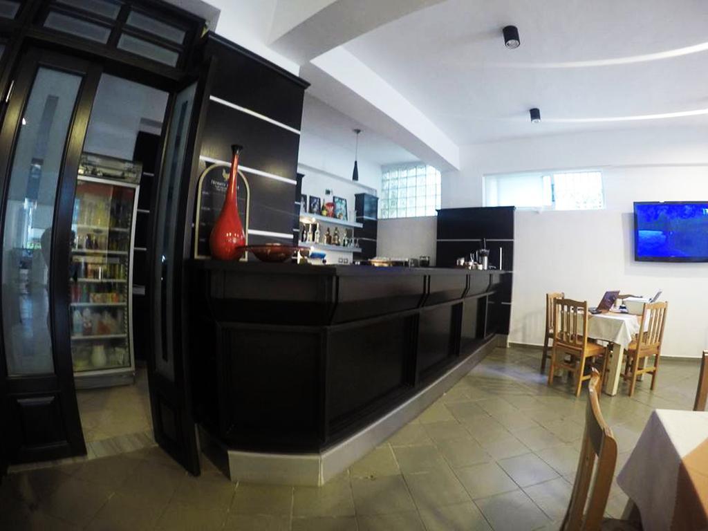 Hotel Aulona Sarandë エクステリア 写真